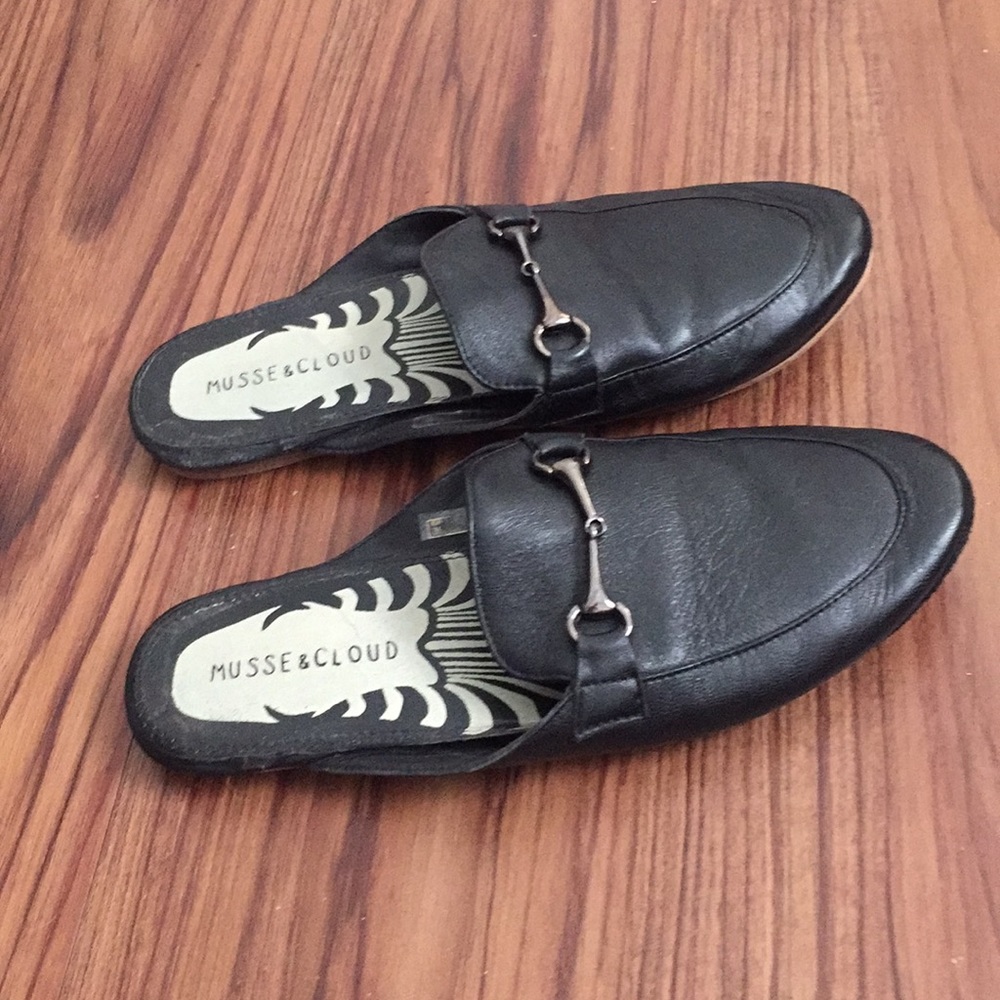 Black Spanish leather mules